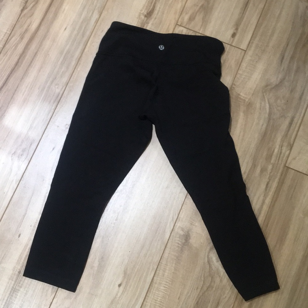 Black lululemon capris
